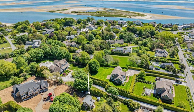 Cape Cod Cottage near Beaches & Downtown in Chatham