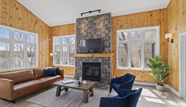 Chalet Vert - Waterfront Retreat in Riviere-Rouge