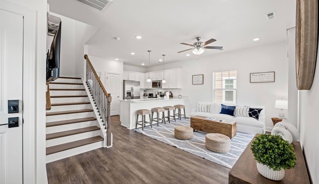 Charming 4-bed Beach house in enchanting Myrtle Beach with AC, WiFi in Myrtle Beach