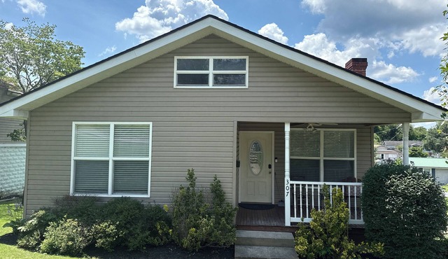 Charming on Chestnut - 8.1 miles from the New River Gorge National Park in Oak Hill