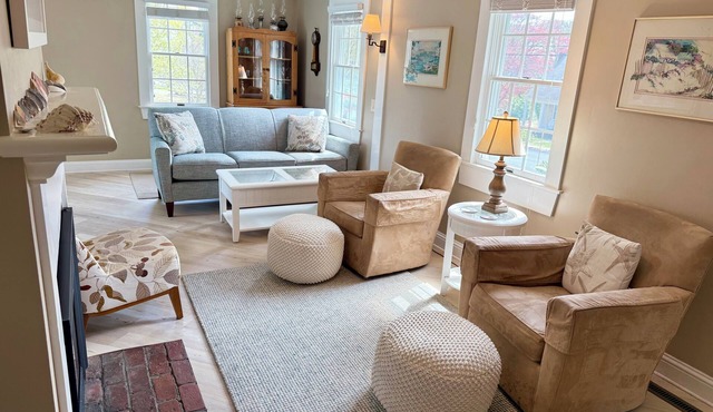 Chatham Break! 3 BR, A/C, Outdoor Shower + Deck, Near Beaches, Large Quiet Yard in Chatham