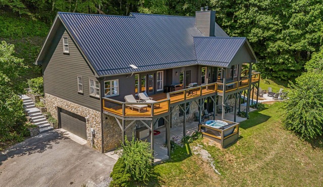 Cloud Nine | Private 40-Acre Mountaintop w/Hot Tub, Theater & Biltmore Pass in Leicester