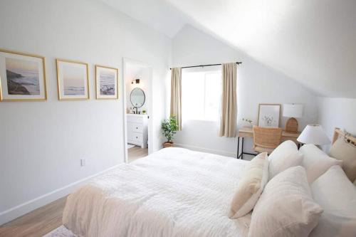 Coastal, Elegant, Modern, King Bed in San Diego