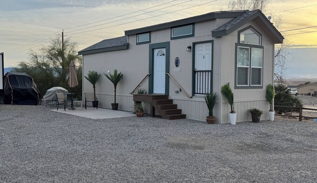 Cozy 1-bedroom cottage in beautiful Lake Havasu with AC, located in premium HOA in Lake Havasu City