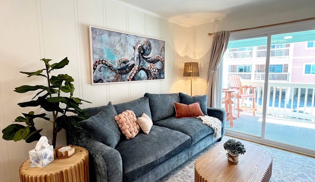 Cozy Luxe Beach Condo: Fully Renovated + Steps From The Beach + Pool in Murrells Inlet