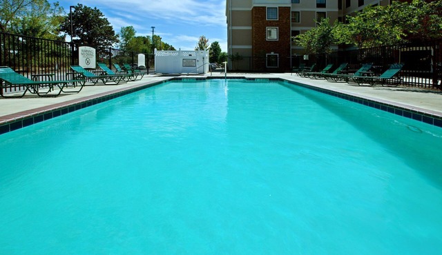 Cozy Suite | Free Breakfast + Pool in Plainfield