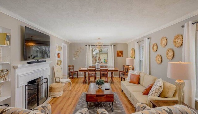 Crisp AND Clean 4 bedroom 2 bath sleeps 9 in Appleton