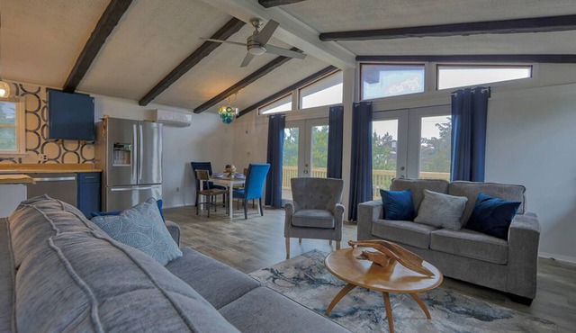 Custom home by the shore! in Milton