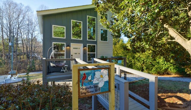 Dahlonega Magnolia Tree Tiny Home *King Bed* in Dahlonega