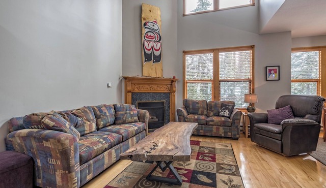 Deluxe Townhouse on the Knoll w/garage, BBQ, private den in Silver Star Mountain