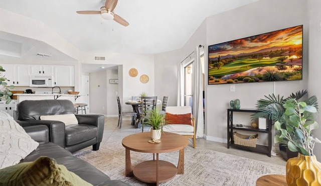 Desert Oasis 2BD/2BA Gated Resort ~ Pool ~ Gym ~ Pet Friendly ~ BBQ in Phoenix
