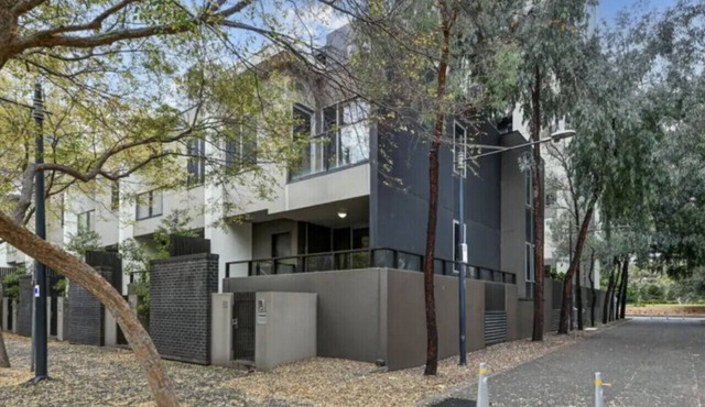 Docklands 4BR Townhouse | Sleeps 12 | Near CBD, Marvel Stadium & Waterfront in Docklands
