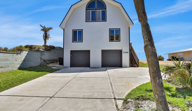 Dog-friendly beachfront home with beach access, decks, grill, fireplace, W/D, AC in Flagler Beach