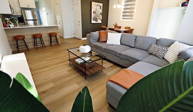 Downtown 5 Bedroom |A/C|Rogers|Commonwealth|EXPO in Edmonton