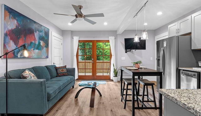 Downtown Suite: Private Fenced Oasis in Asheville