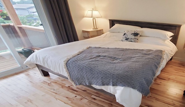 Entire Guest House in Central location in Kaslo