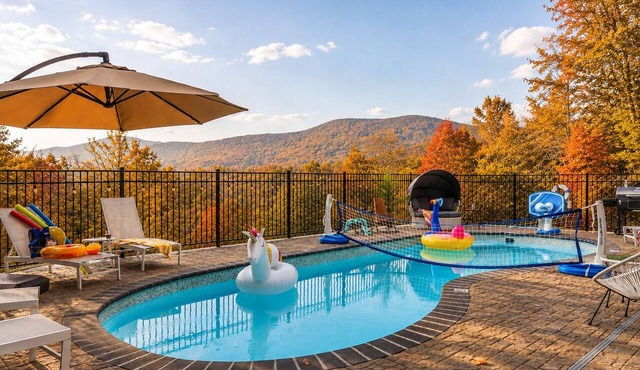 Fall Mountain Escape-HeatedPool-HotTub-Sauna-Views in Fairview
