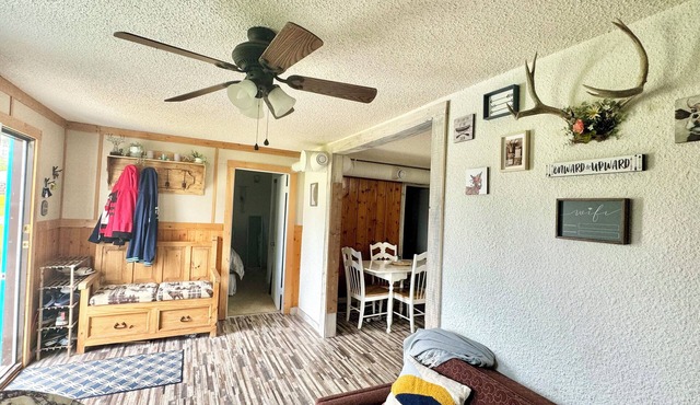 Family friendly cabin in the heart of Alberta beach in Alberta Beach