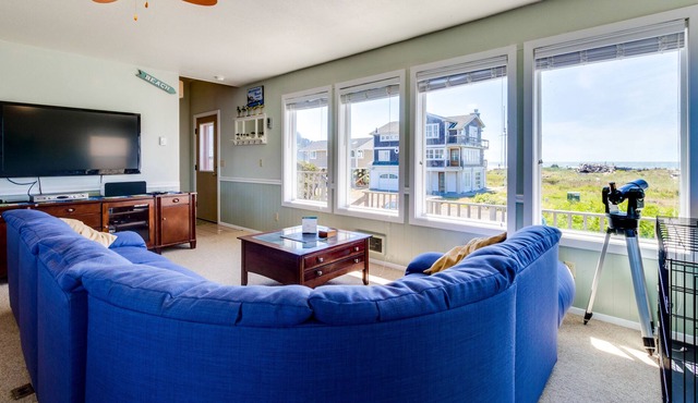 Family-Friendly Waterfront Home w/Free WiFi, Sauna, Kayaks & Beach Chairs in Cape Meares