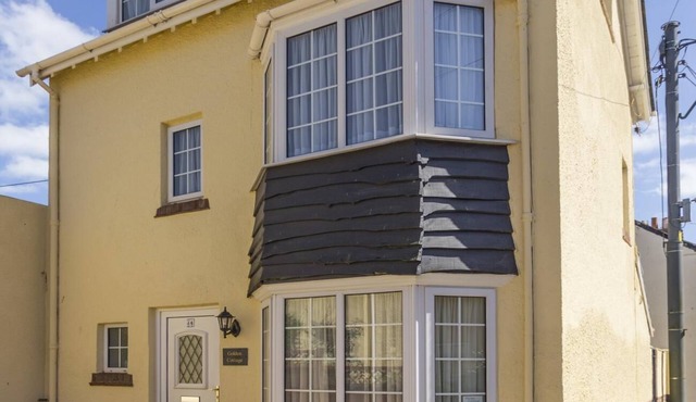 Golden Cottage - Town Centre, near Beach with Free Parking and WiFi in Sidmouth