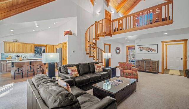 Golf View Condo with Access to Exclusive Golf in Sunriver