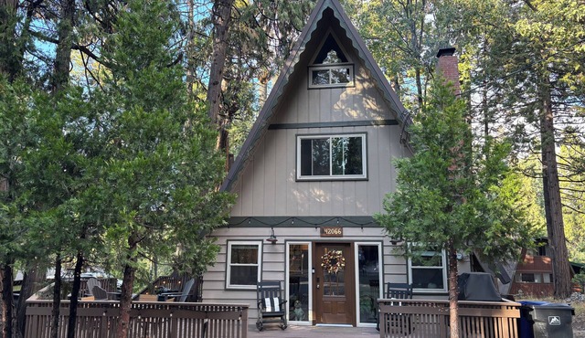 Gorgeous 4-bedroom cabin in Shaver Lake perfect for family fun in Shaver Lake