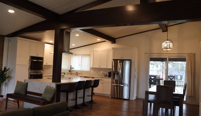Gorgeous & Modern Home with HUGE fenced-in Yard 20 min from Pittsburgh in Monroeville