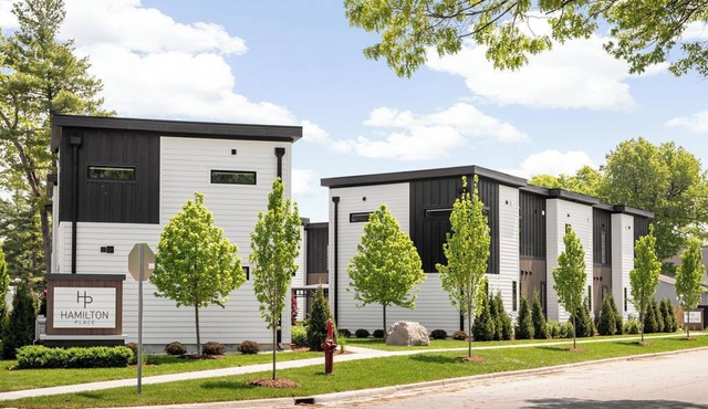 Hamilton Place - Entire Complex: Sleeps 60 in Traverse City