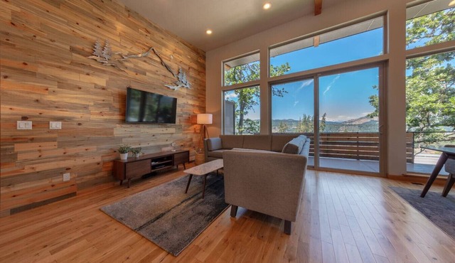 Hawks Landing - New, Modern, Views, Billiards! in Hood River
