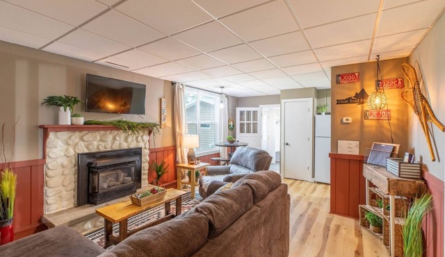 Hill Hideaway Unit 1 - Pet-Friendly Lake Retreat in Minocqua