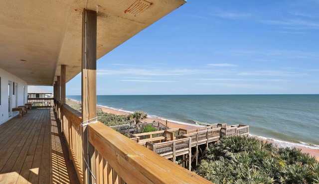 Immaculate, modern stay steps to beach with amazing ocean views in Flagler Beach