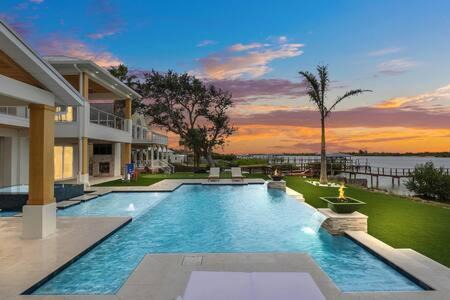 Infinity Pool Paradise I Luxe Waterfront Living in Edgewater