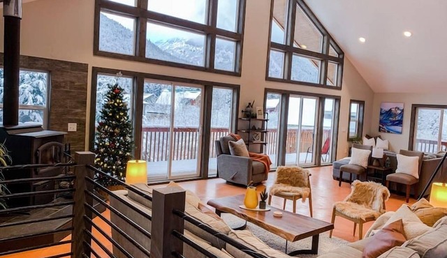 Jeremys Mountain Chalet @jeremysmountainchalet in Anchorage