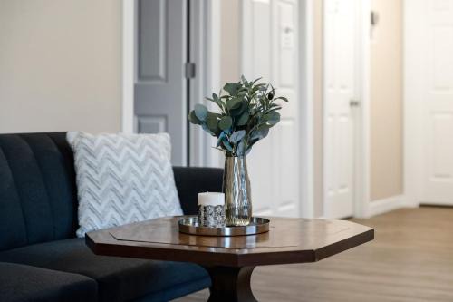 Judkins Upper Suite Near Downtown & Light Rail in Seattle