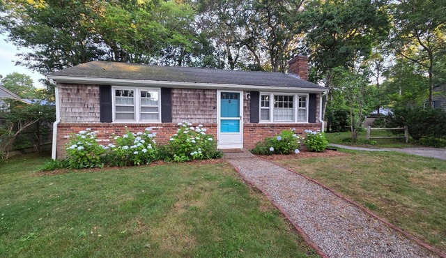 * Labor day on 3day min. Beach 0.7 Mi walk- Craigville & Covell. A/C, bikes. in Barnstable