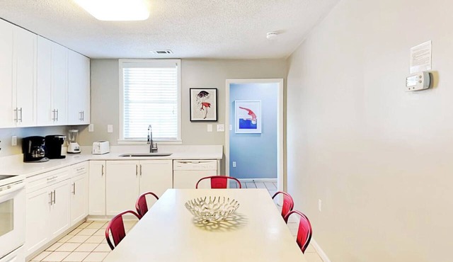 Latitude Adjustment B | Pet Friendly, Near Beach! in Tybee Island