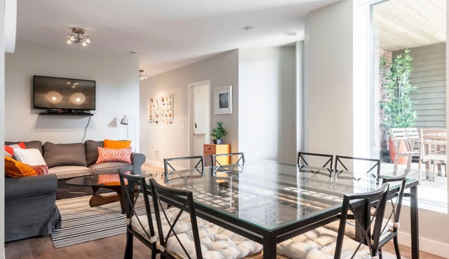 Le Lounge: Spacious Apartment in Heart of the Plateau + Private Terrace in Montréal