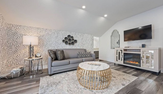 Luxe Lodges on Lake Erie ~ Moonstone ~ Beach House in Port Dover
