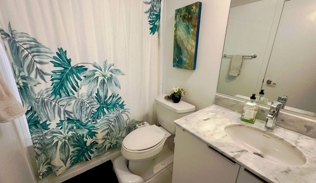 Luxury 2 Bed 2 Bath In The Heart of Toronto in Toronto