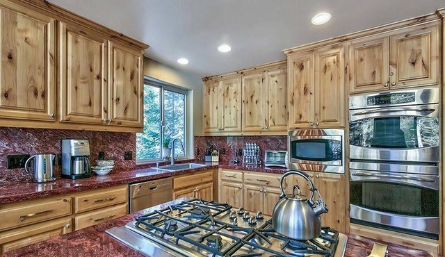 Luxury house in South Lake tahoe, indoor pool, hot tub in South Lake Tahoe