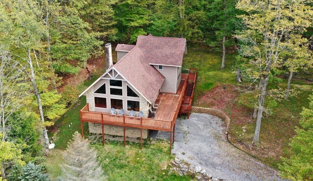 Luxury Lakeside Mountain Escape with Wraparound Deck Near Terra Alta, West Virginia in Terra Alta