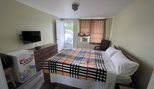 Maple Leaf Motel in Norfolk County