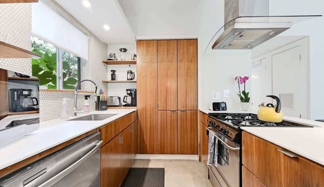 Mellow Yellow | SoCo Stay + Pet Friendly in Austin