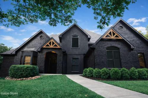 Midnight Manor - Black House on the Hill in Baxter Springs