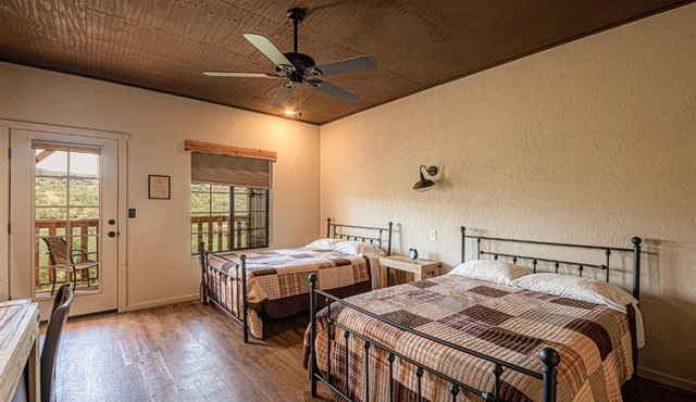 Miners Cabin #3 -Two Double Beds - Private Balcony - Walk to the Action in Tombstone