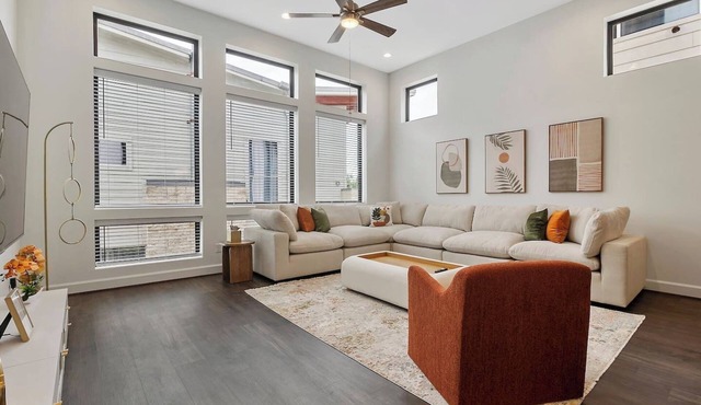 Modern 7BR/7BA Home Houston Skyline Rooftop in Houston