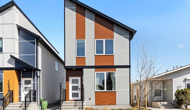 Modern Luxury Home - King Bed Arcade WEM A/C in Edmonton