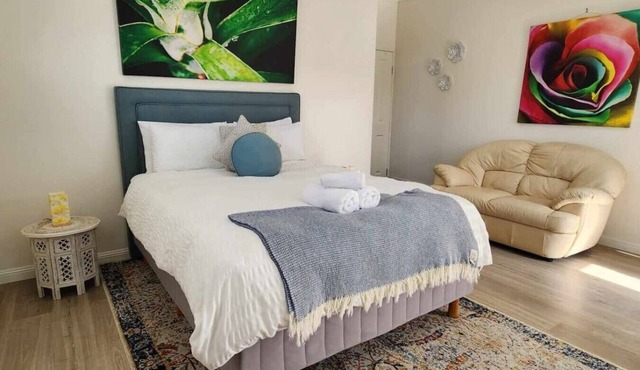 Modern Studio 10mins walk to Wollongong Hospital in Wollongong