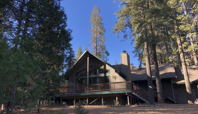 Mountain cabin with fireplace. Minutes away from Shaver Lake and China Peak. in Shaver Lake