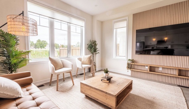 New & Spotless Home | 5 bed+4 bath | Wi-Fi | Hamilton Airport | 1hr to Niagara in Hamilton